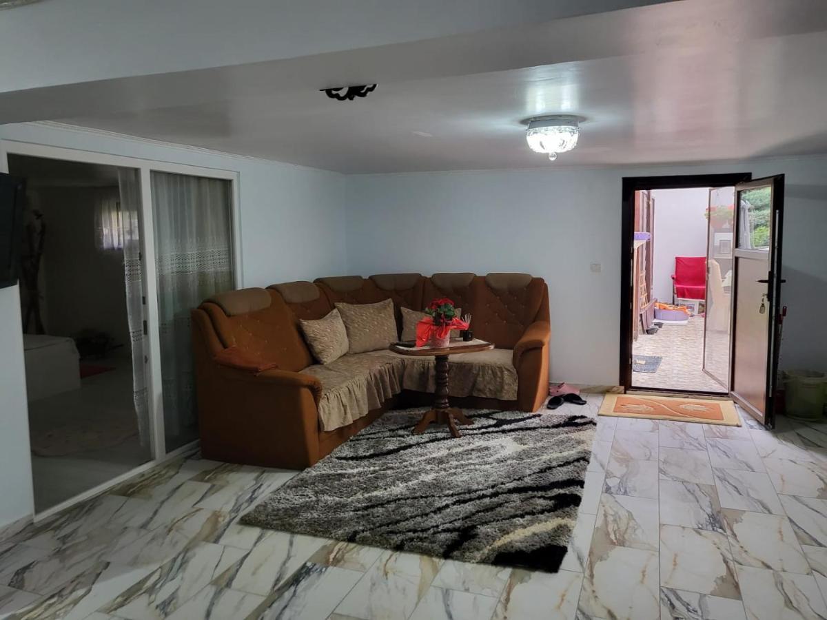 Apartament Cu Terasa Si Gratar Διαμέρισμα Σάτου Μάρε Εξωτερικό φωτογραφία
